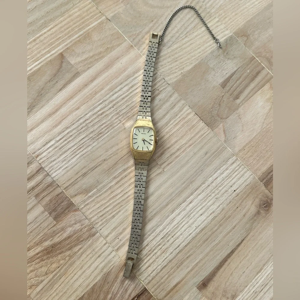 Seiko Gold Plated Vintage Mechanical Ladies Watch Gold Case Bracelet Dial